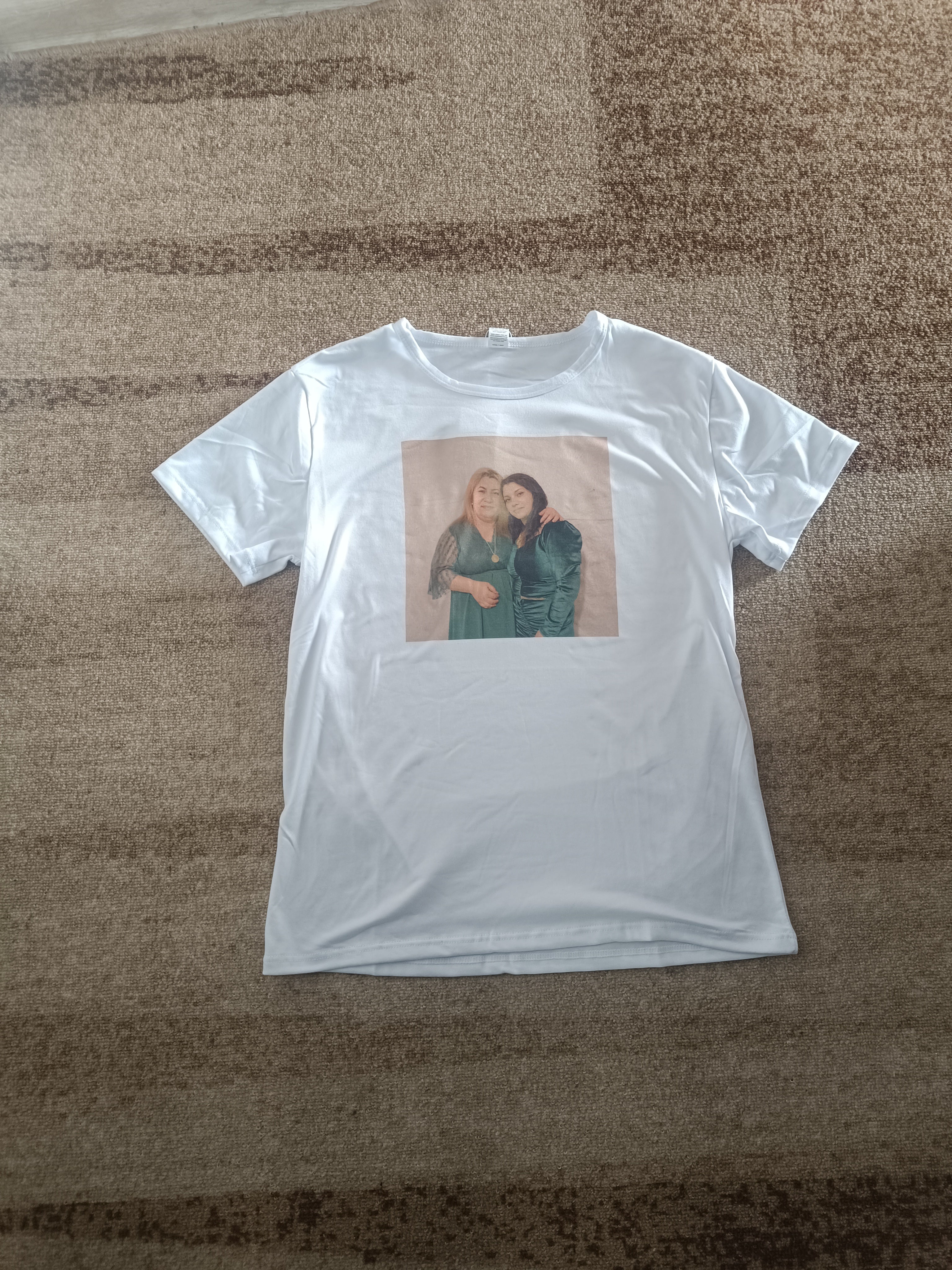 Бяла тениска със снимка
