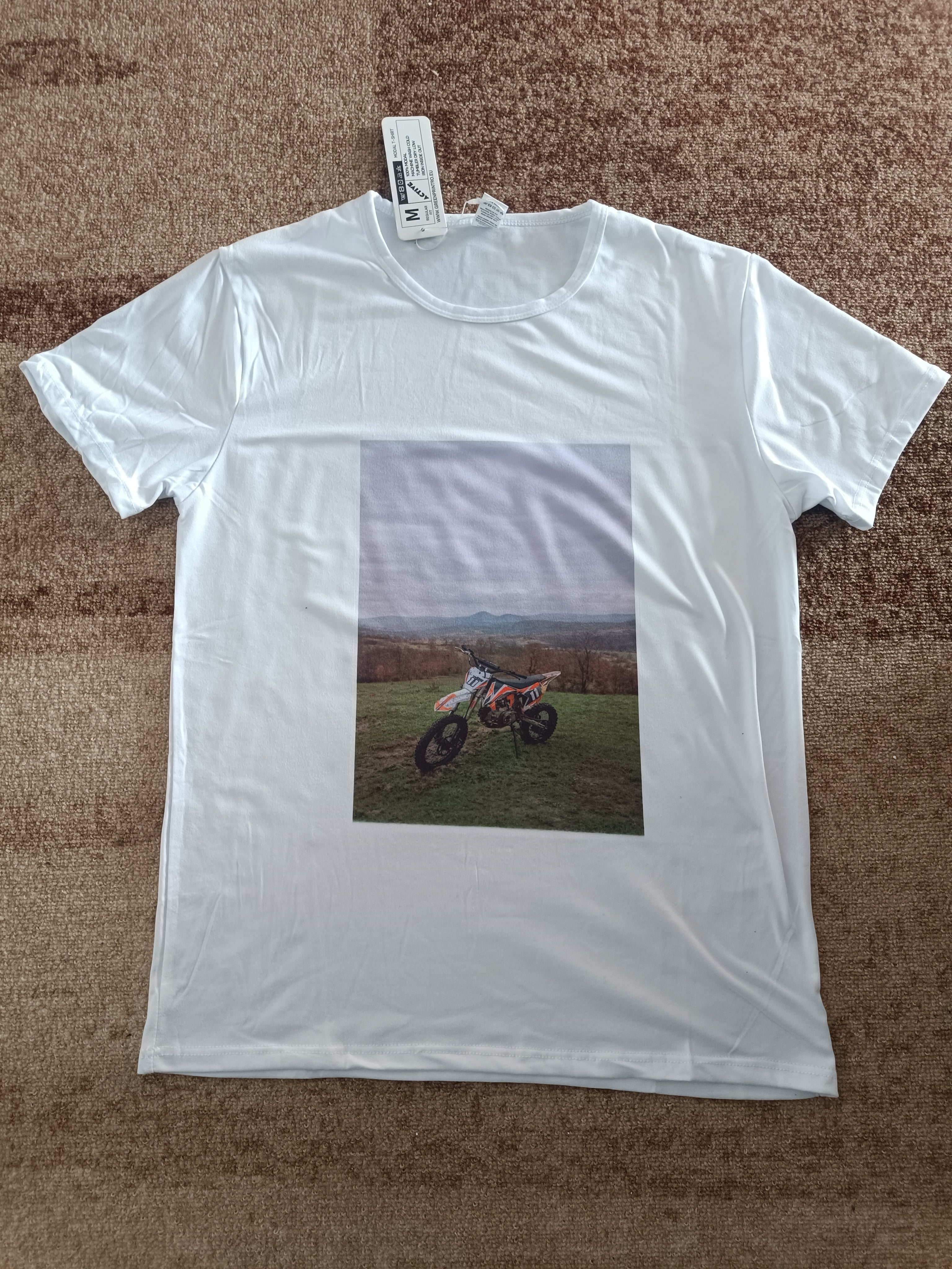 Бяла тениска със снимка